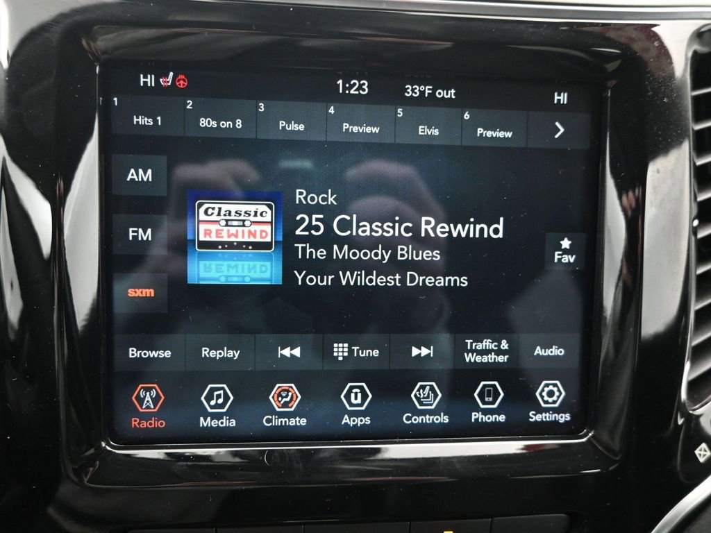 Used 2022 Jeep Cherokee Limited image 11