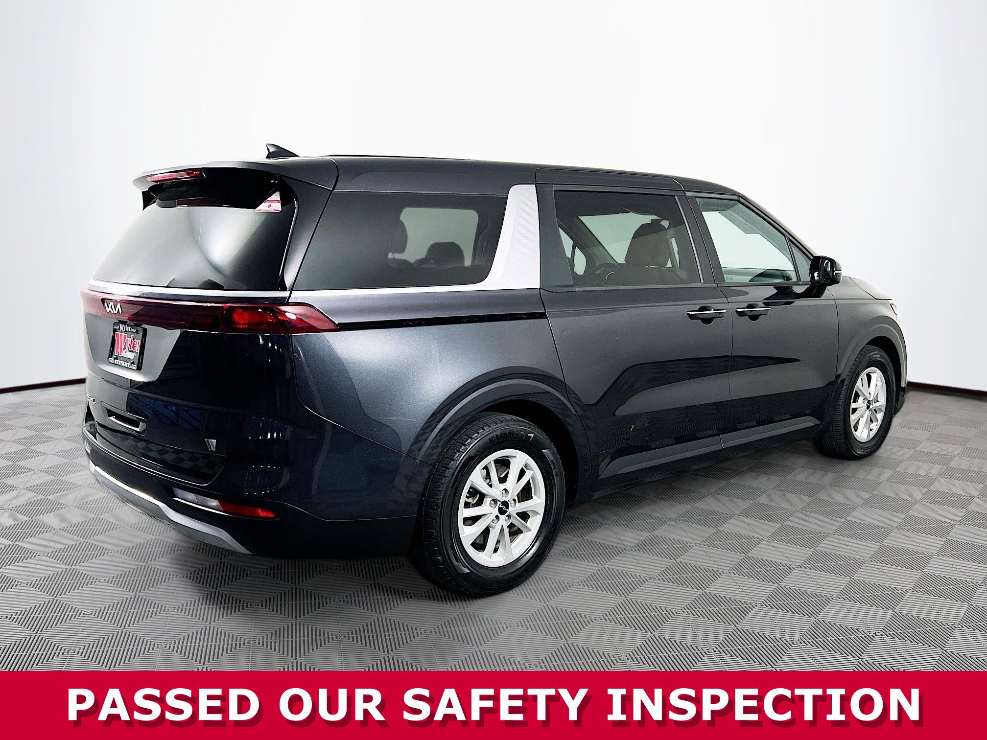 Used 2022 Kia Carnival LX image 31