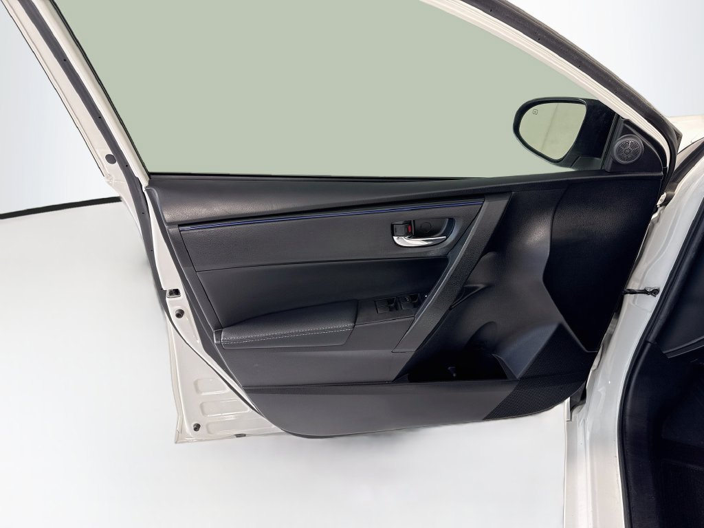 Used 2018 Toyota Corolla SE w/ Carpet Mat Package (TMS) FWD image 24