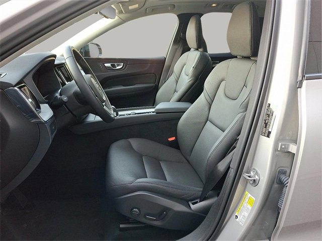 Certified 2025 Volvo XC60 B5 Plus image 9
