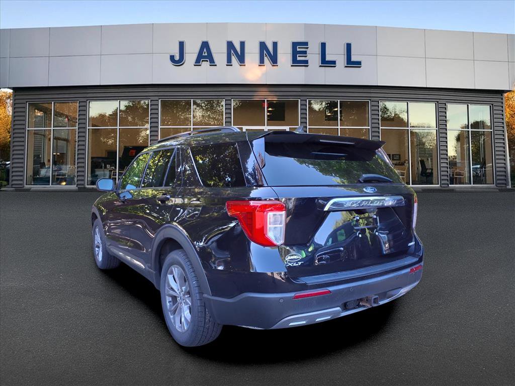 Used 2022 Ford Explorer XLT w/ Equipment Group 202A image 7