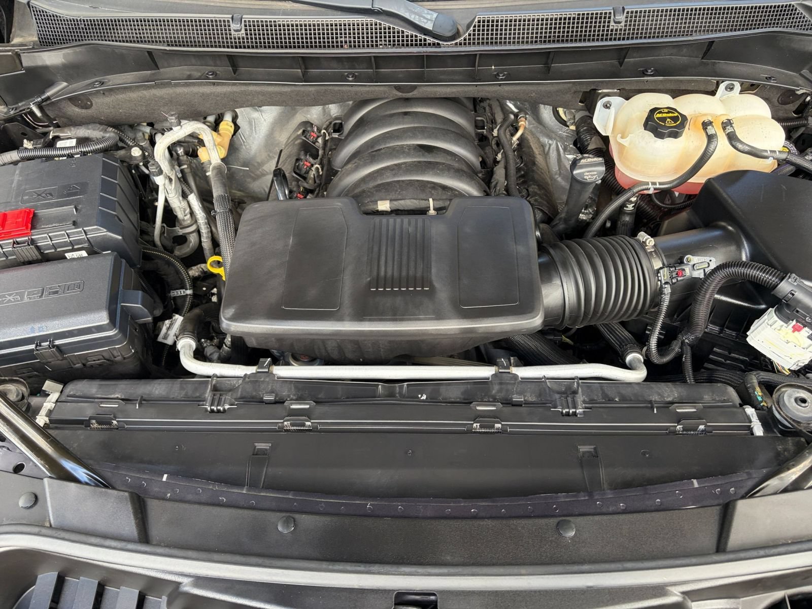Used 2024 Chevrolet Suburban LT RWD image 35