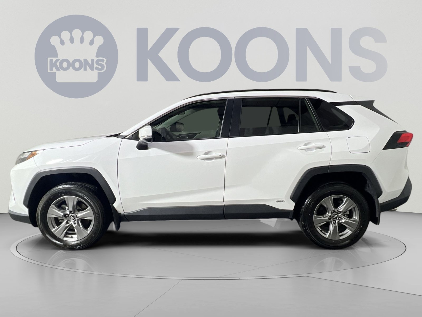 Used 2024 Toyota RAV4 XLE AWD/4WD image 2