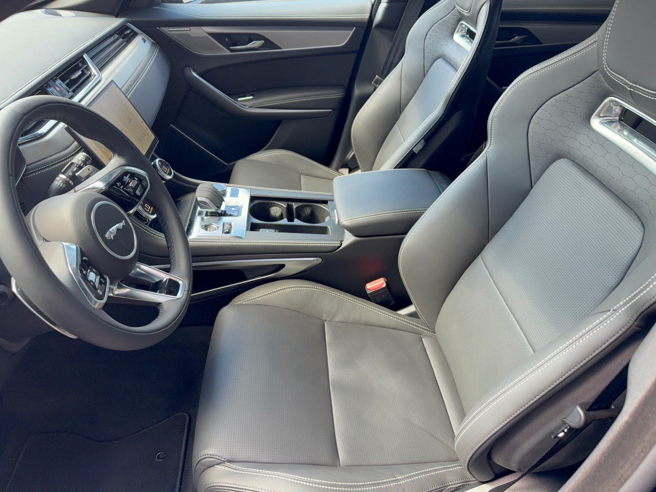 New 2026 Jaguar F-PACE R-Dynamic S AWD/4WD image 5