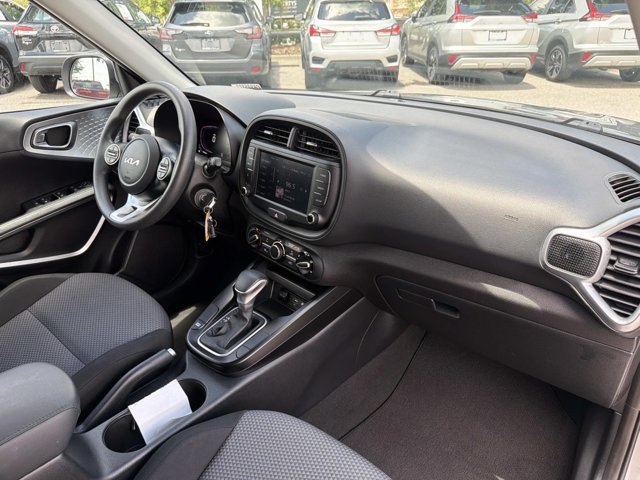 Used 2025 Kia Soul LX w/ LX Technology Package FWD image 17