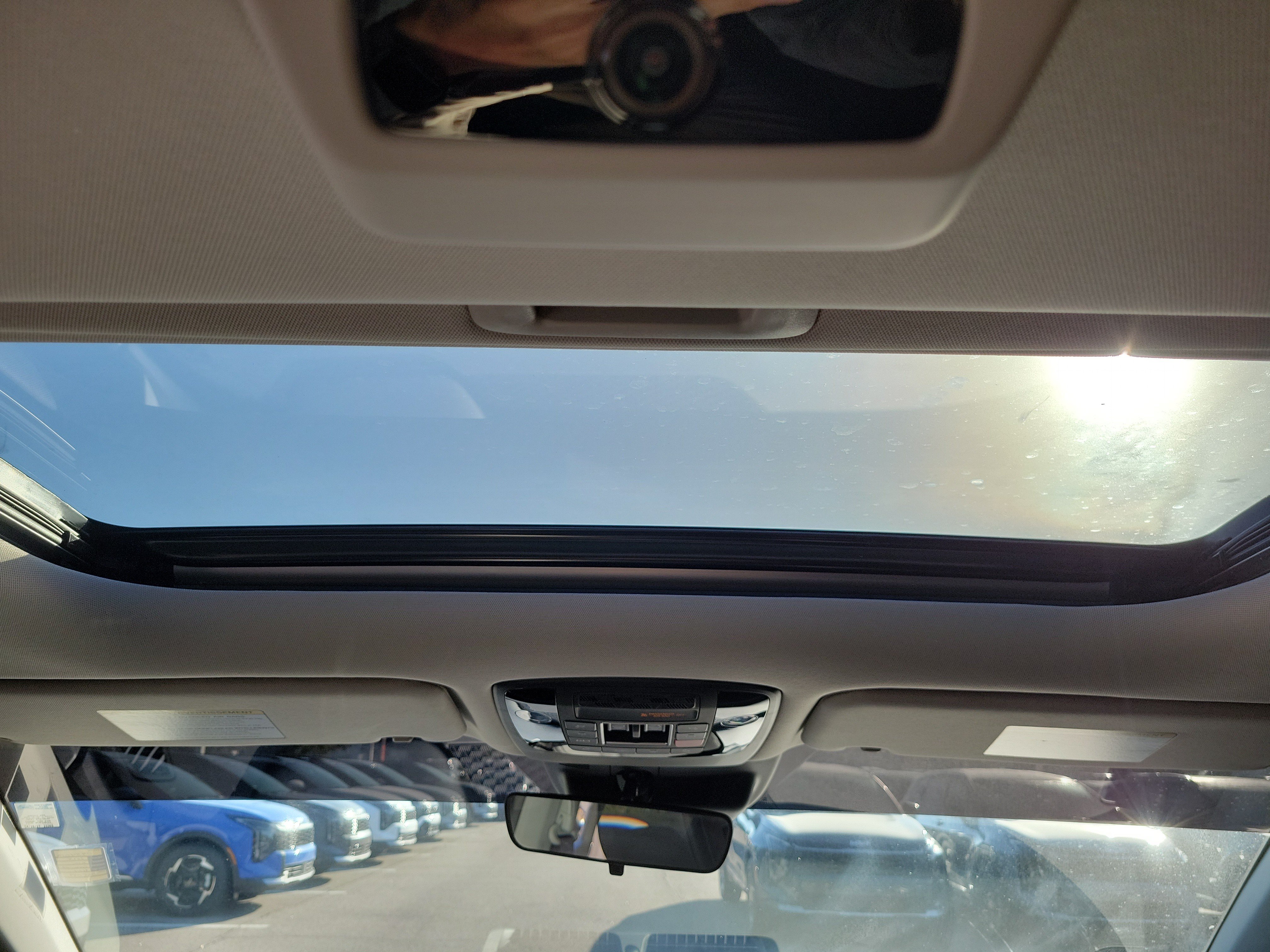 Certified 2025 Kia Carnival SX w/ SX Dark Edition Package FWD image 18