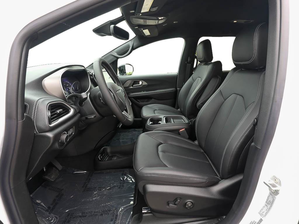 New 2027 Chrysler Pacifica Select AWD/4WD image 10