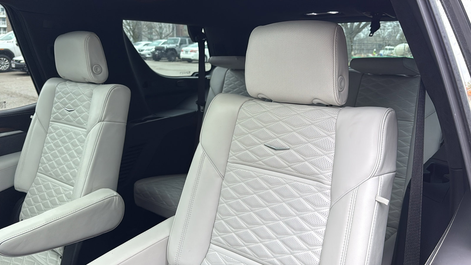 Used 2025 Cadillac Escalade Premium Luxury Platinum image 29