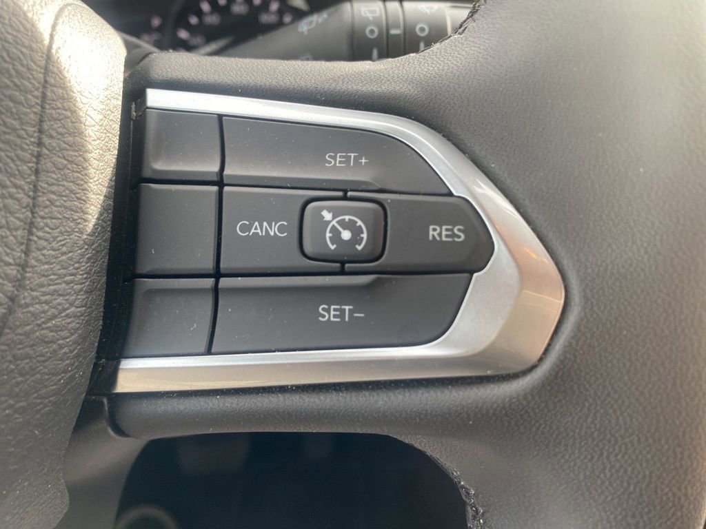 Used 2024 Jeep Compass Latitude image 17