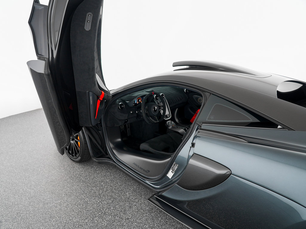 Used 2020 McLaren 620R RWD image 21