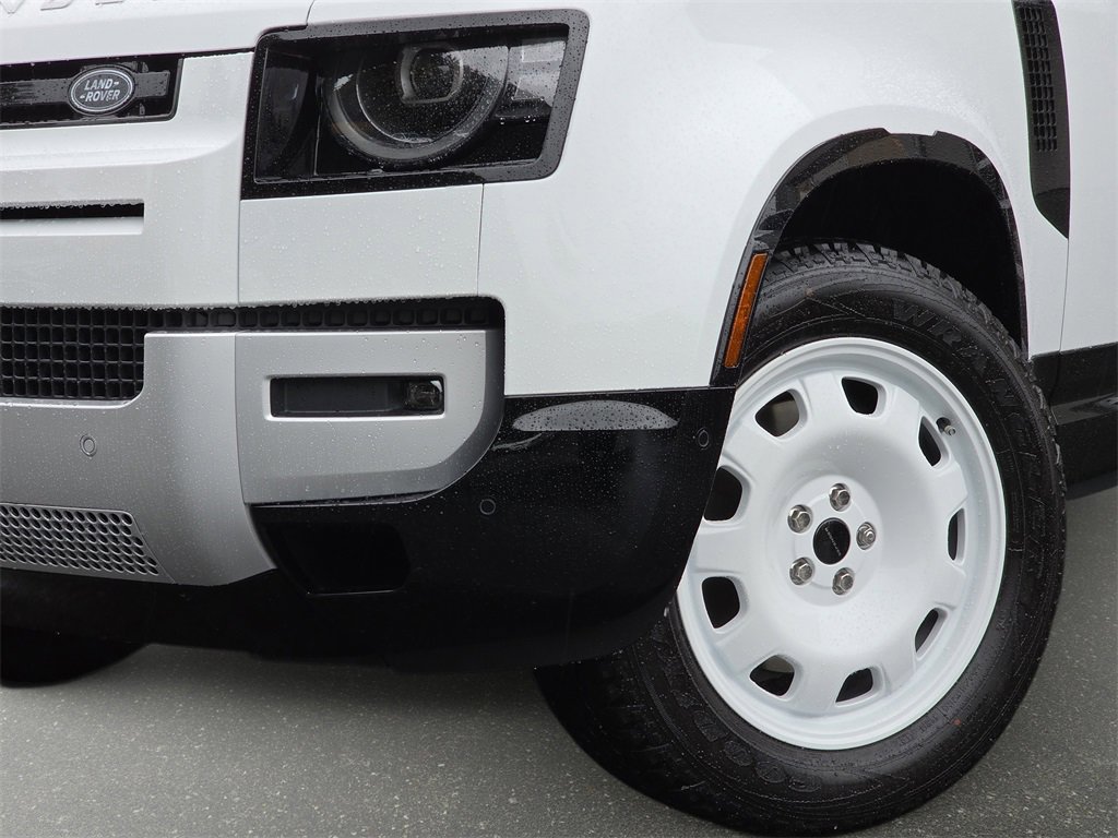 New 2026 Land Rover Defender 110 S image 31