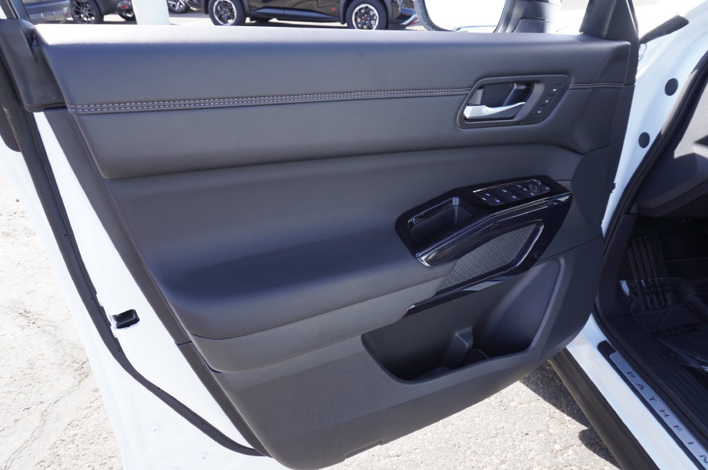 New 2026 Nissan Pathfinder Platinum FWD image 16