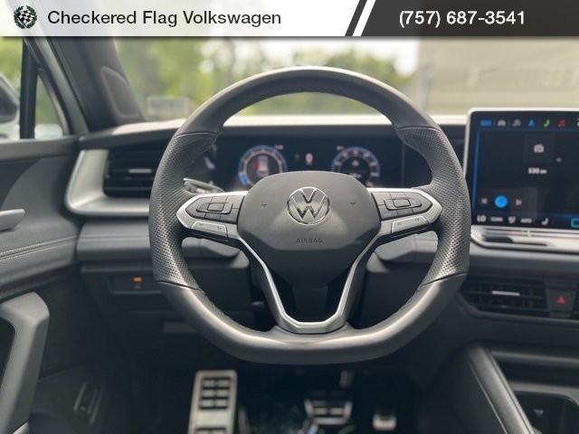 New 2025 Volkswagen Tiguan SE R-Line image 36