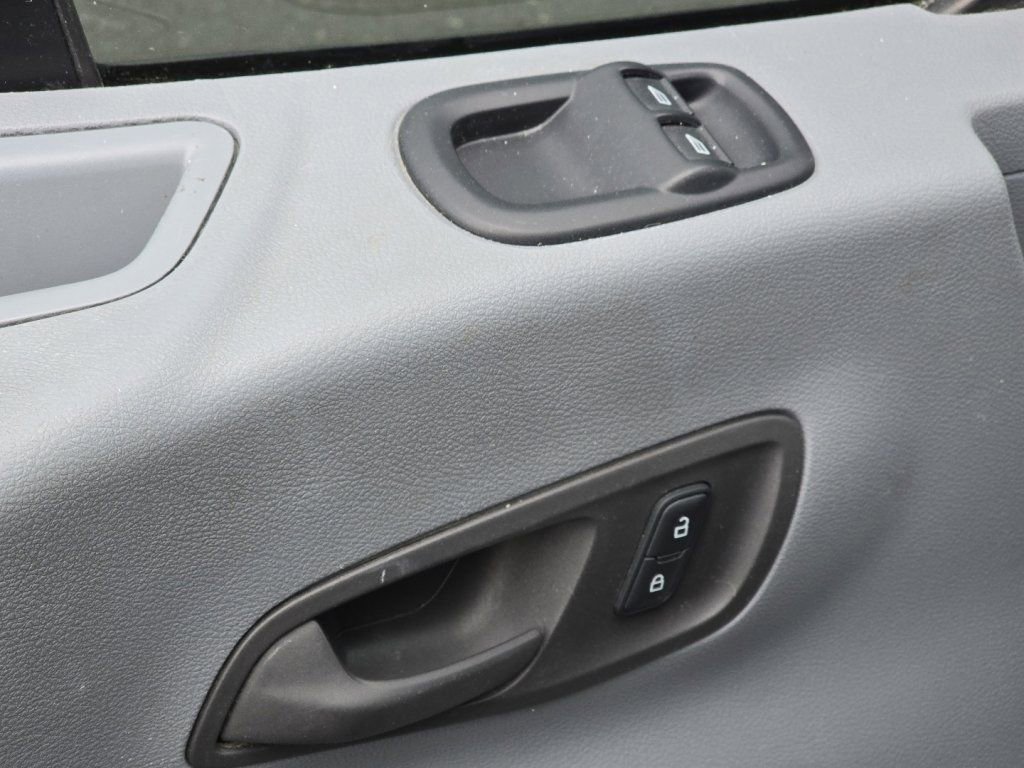 Used 2019 Ford Transit 250 148 Medium Roof image 23