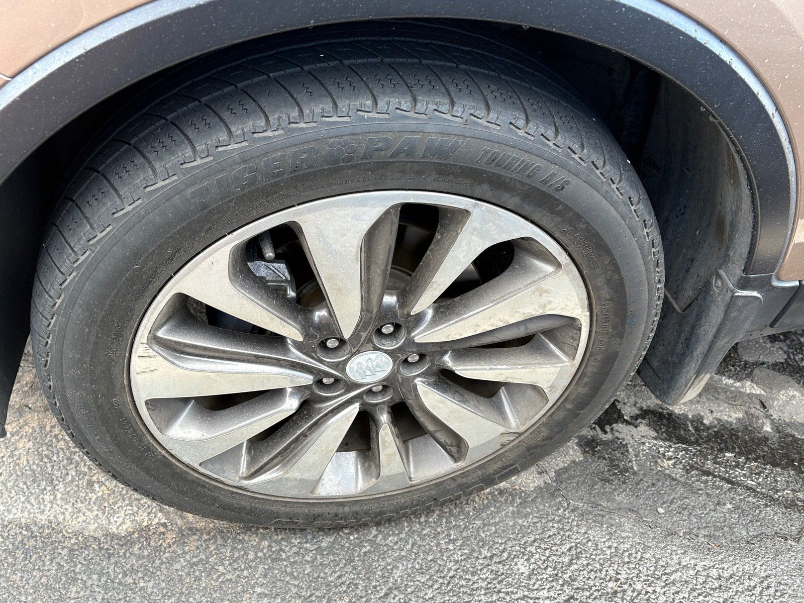 Used 2018 Buick Encore Essence FWD image 5