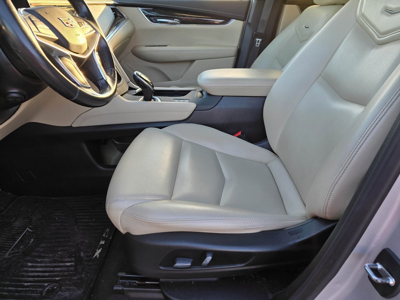 Used 2019 Cadillac XT5 AWD image 11