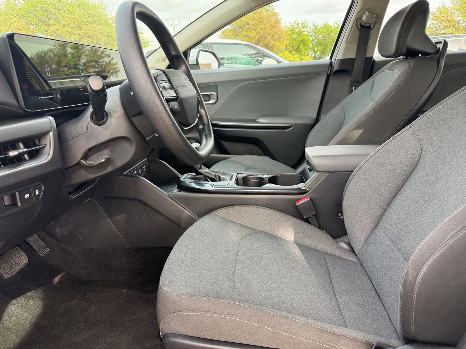 Used 2025 Kia K4 FWD image 28