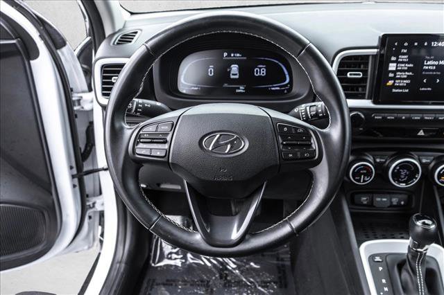 Used 2023 Hyundai Venue Limited image 12