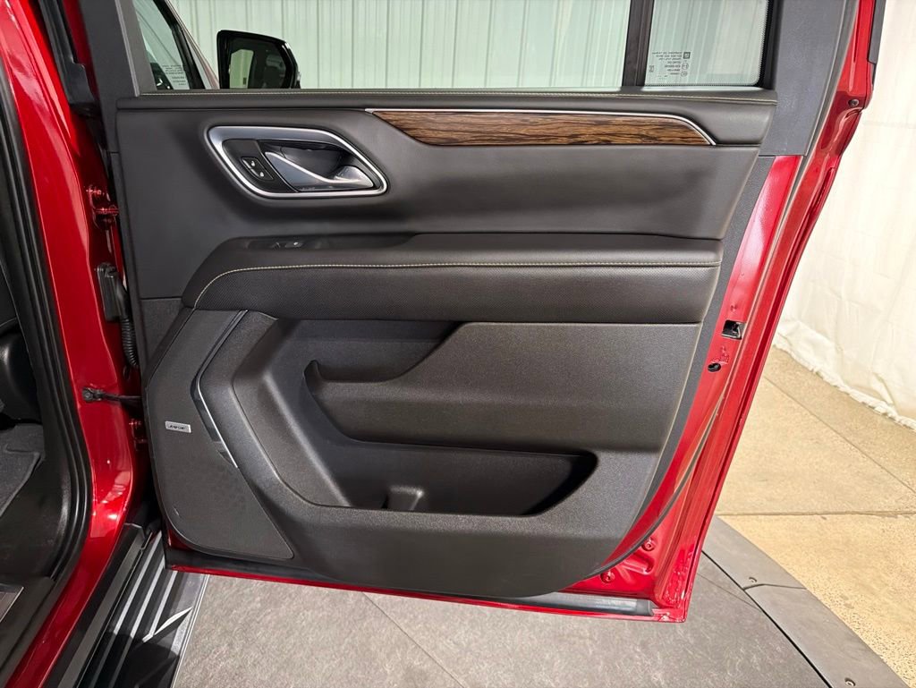 Certified 2021 Chevrolet Suburban Premier w/ Premium Package AWD/4WD image 18