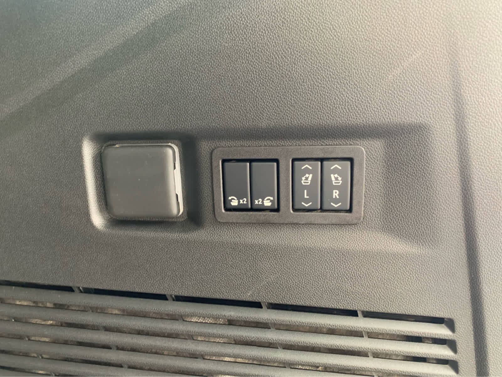 Used 2025 Chevrolet Tahoe RST image 7