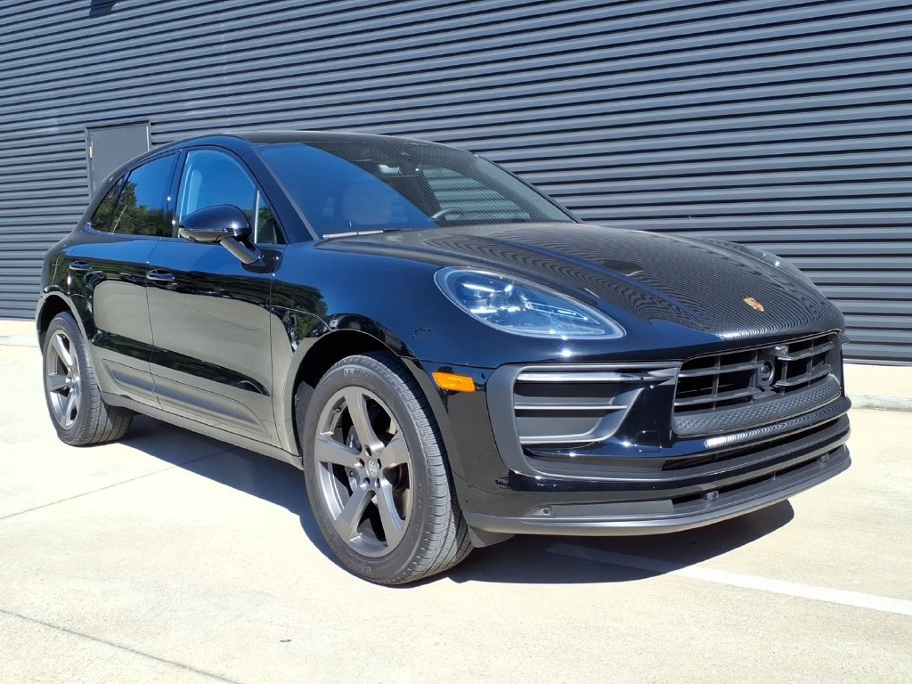 Certified 2026 Porsche Macan AWD/4WD image 8