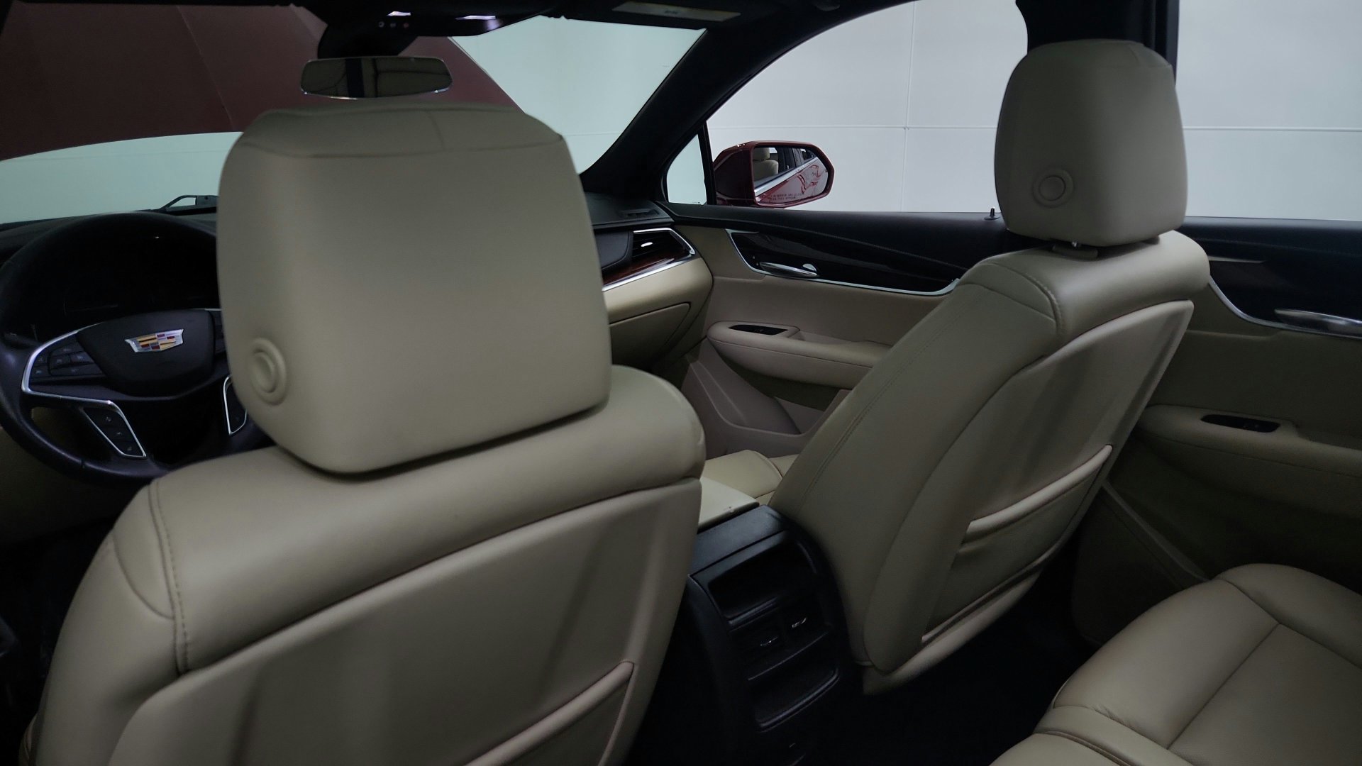 Used 2018 Cadillac XT5 Luxury w/ Driver Awareness Package FWD image 25