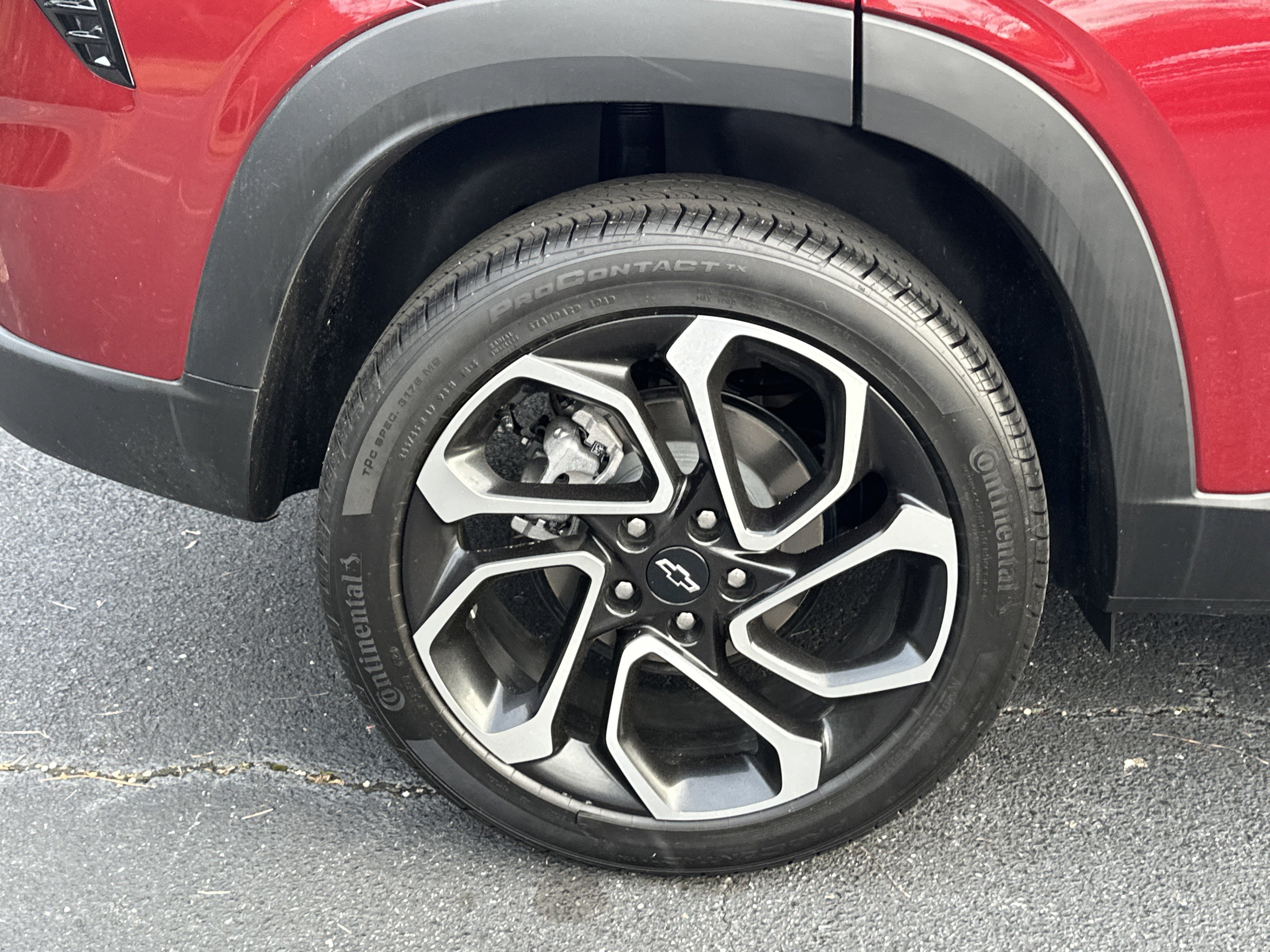 Certified 2025 Chevrolet Trax RS w/ Sunroof Package FWD image 16