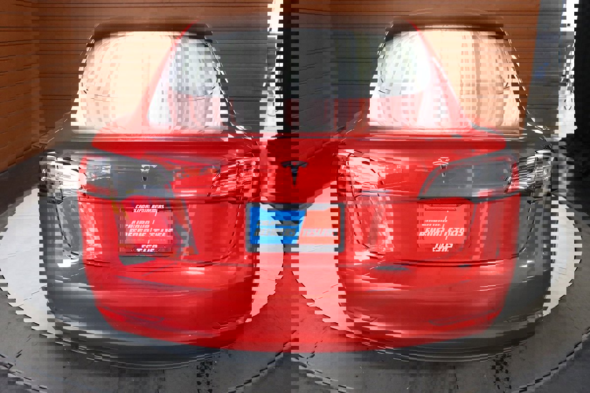Used 2023 Tesla Model 3 Standard Range image 3