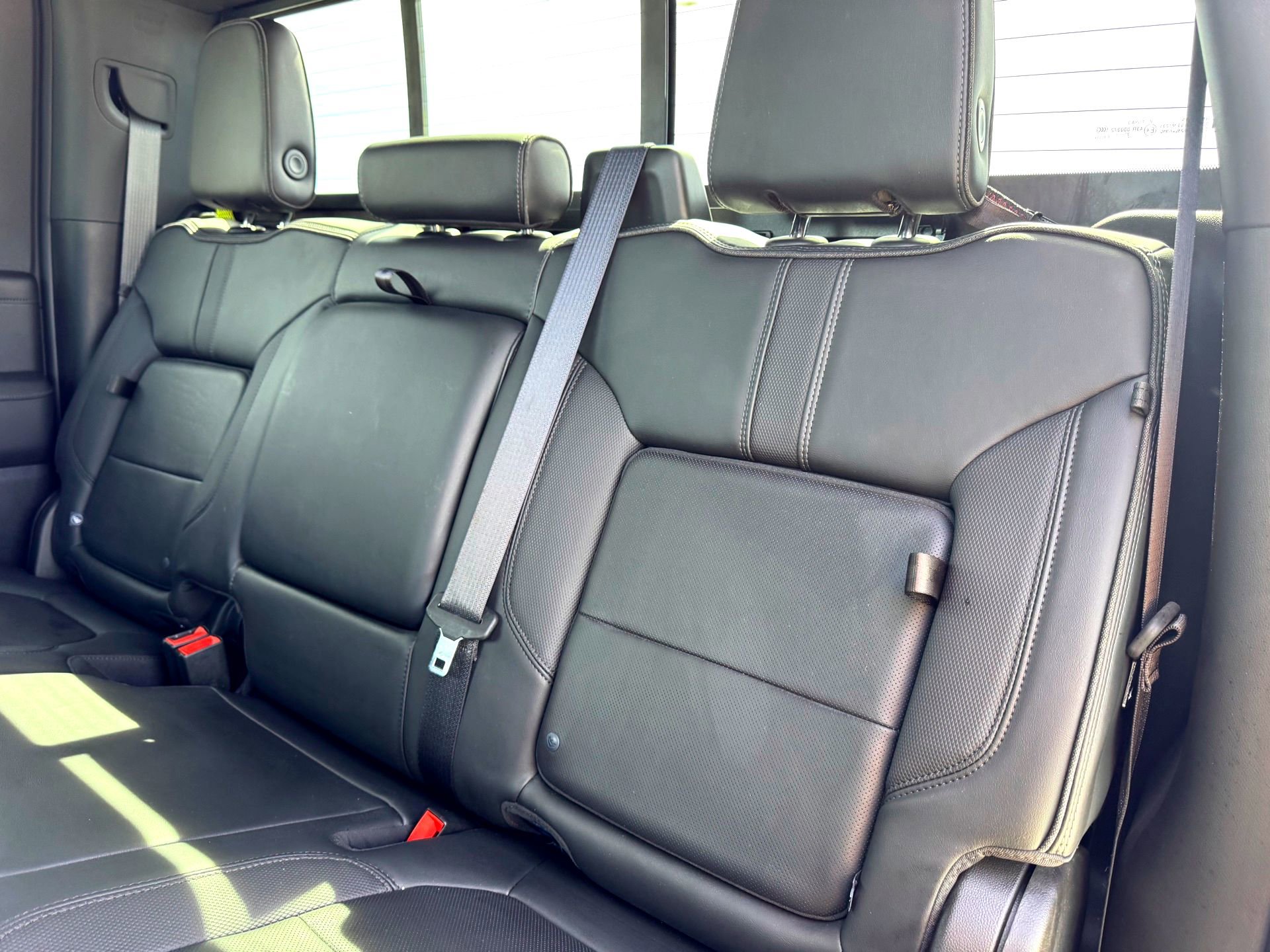 Used 2022 Chevrolet Silverado 3500 High Country w/ Technology Package image 18