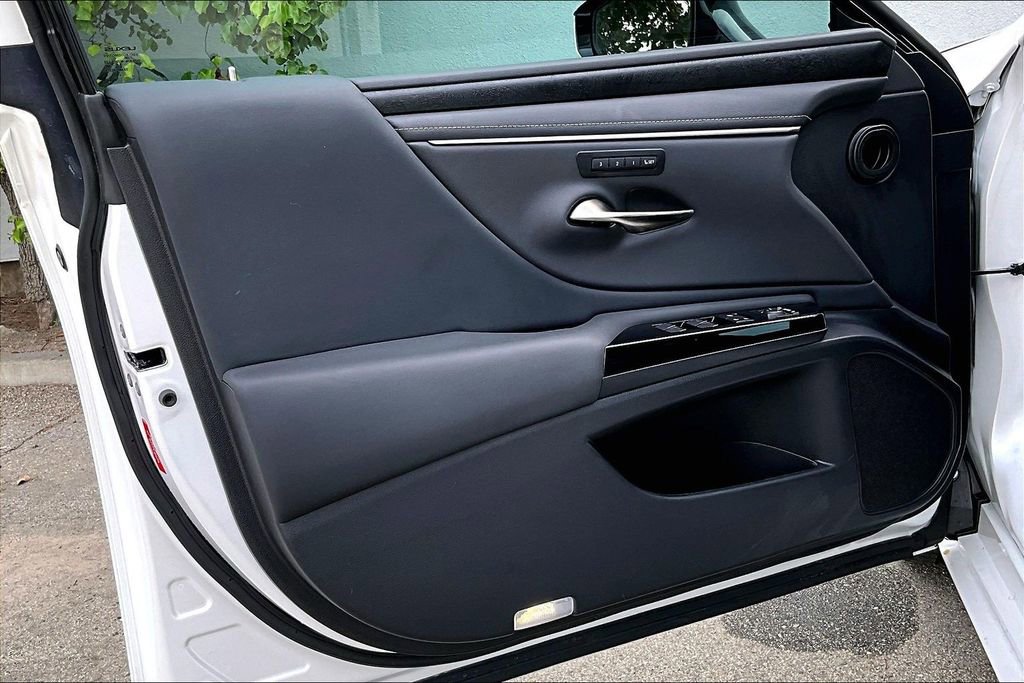 Used 2025 Lexus ES 300h w/ Premium Package FWD image 20
