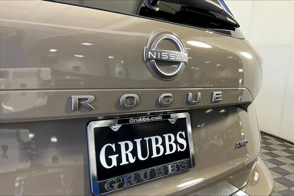 Used 2025 Nissan Rogue SV image 41