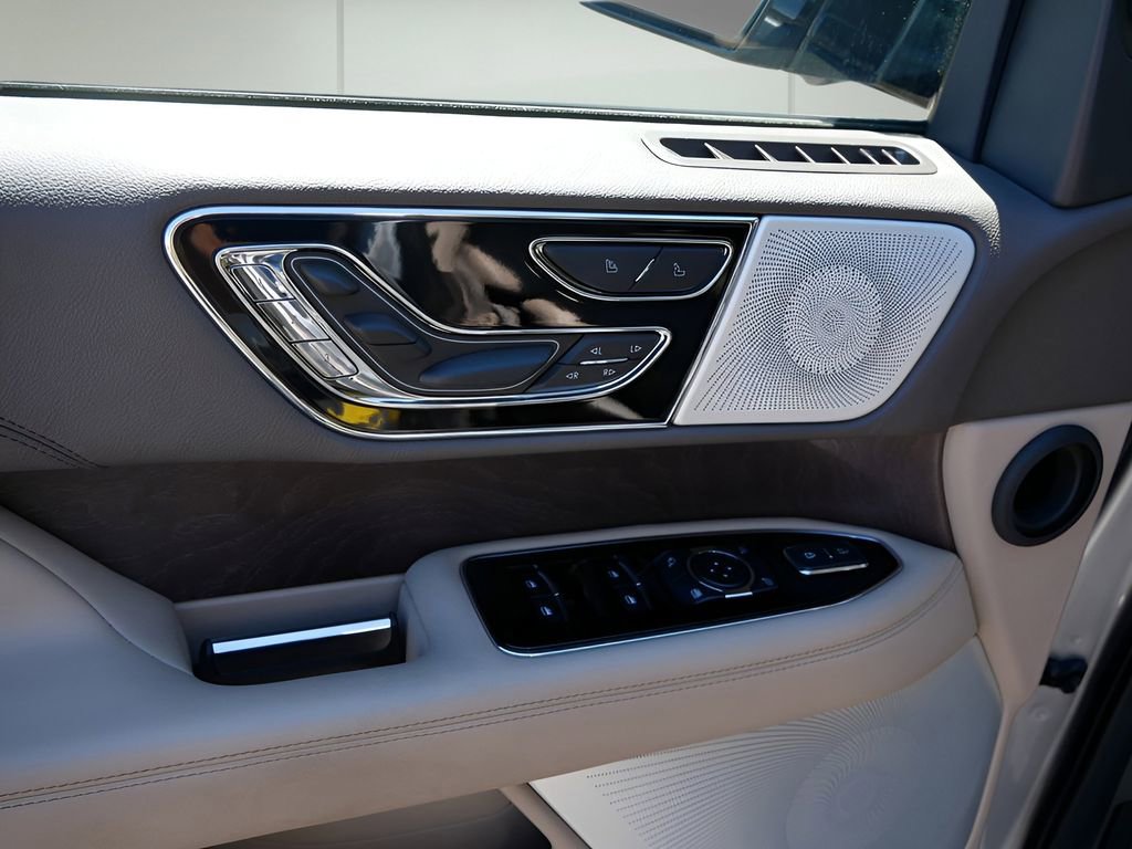 Used 2024 Lincoln Navigator Reserve AWD/4WD image 17