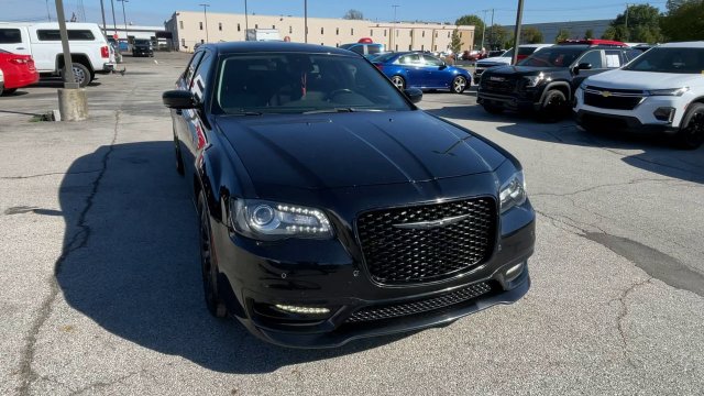 Used 2022 Chrysler 300 Touring L w/ Comfort Group AWD/4WD image 4