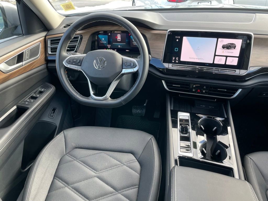 Certified 2025 Volkswagen Atlas SE w/ Black Wheel Package image 12
