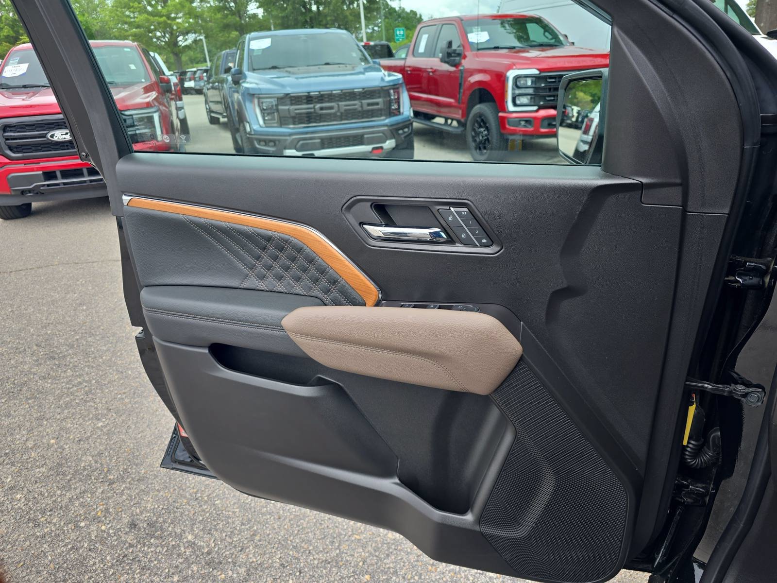 Used 2024 GMC Canyon Denali w/ LPO, Denali Black Edition AWD/4WD image 27