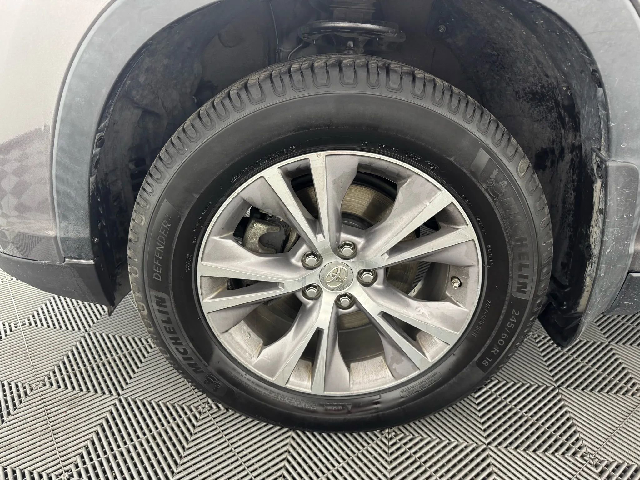 Used 2019 Toyota Highlander LE AWD/4WD image 41