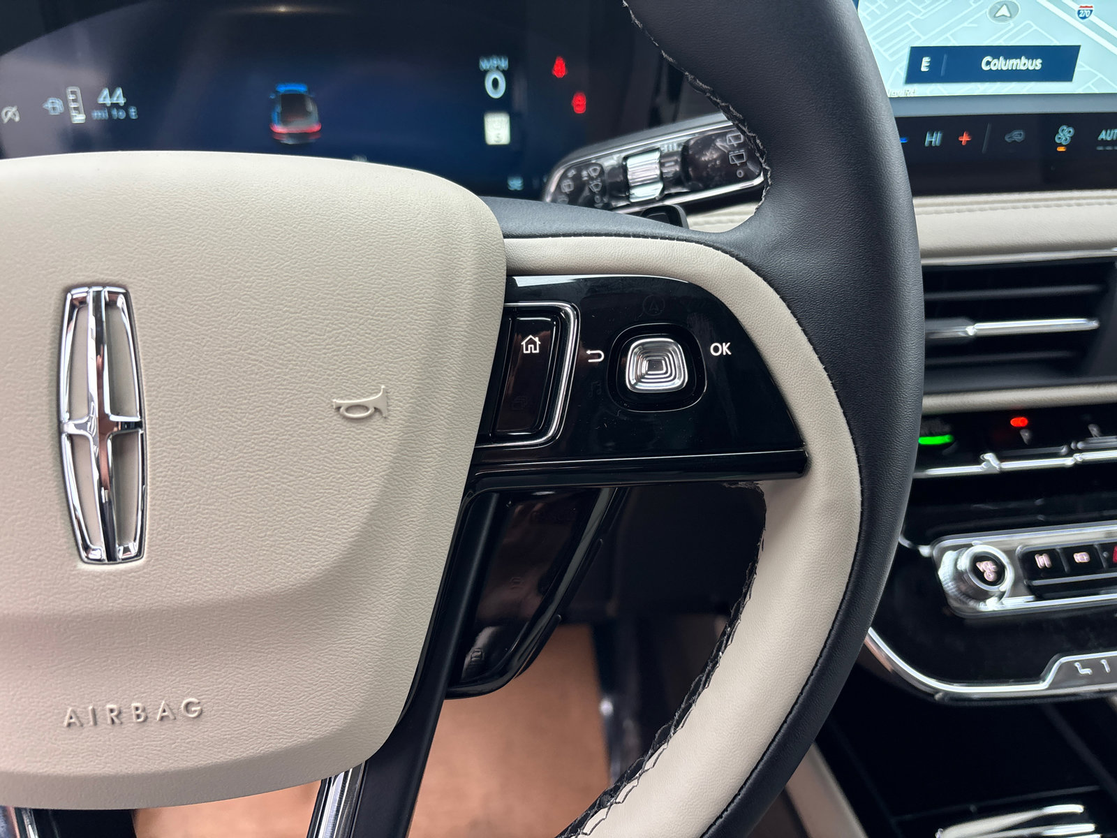 New 2026 Lincoln Corsair Premiere image 18