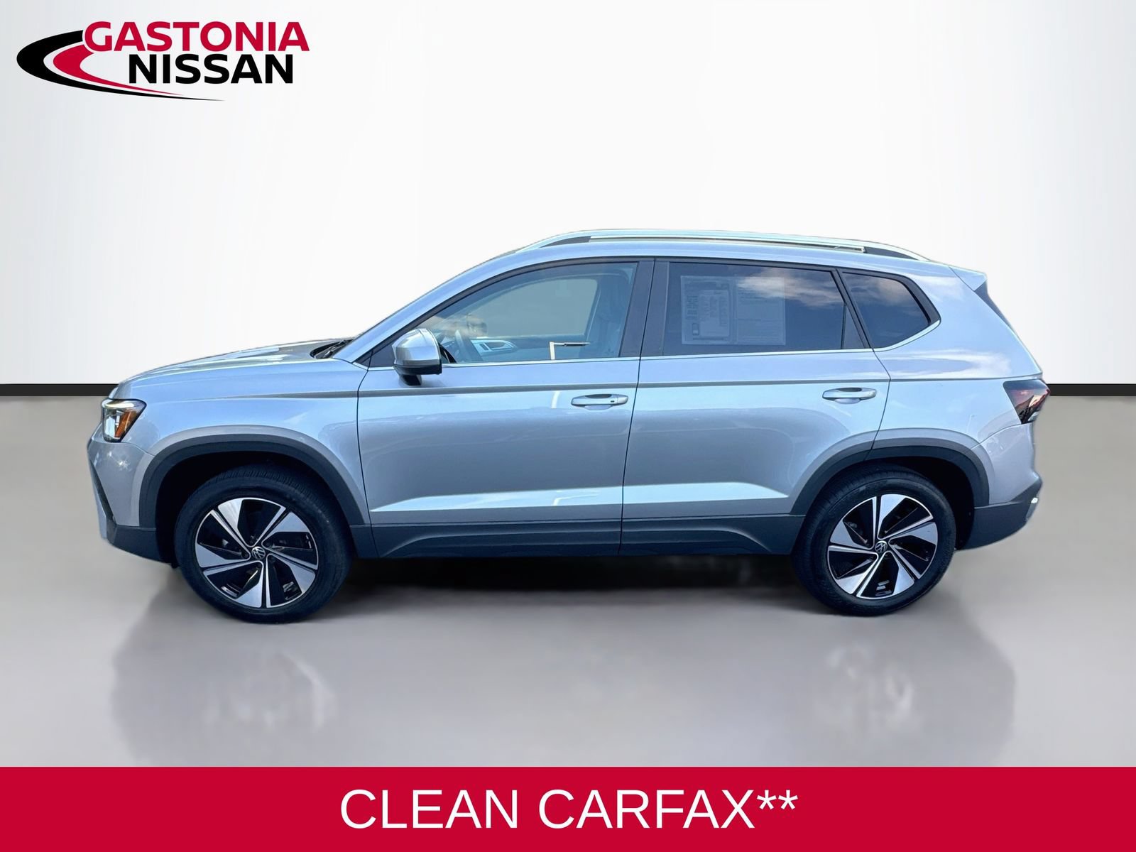 Used 2025 Volkswagen Taos SE AWD/4WD image 5