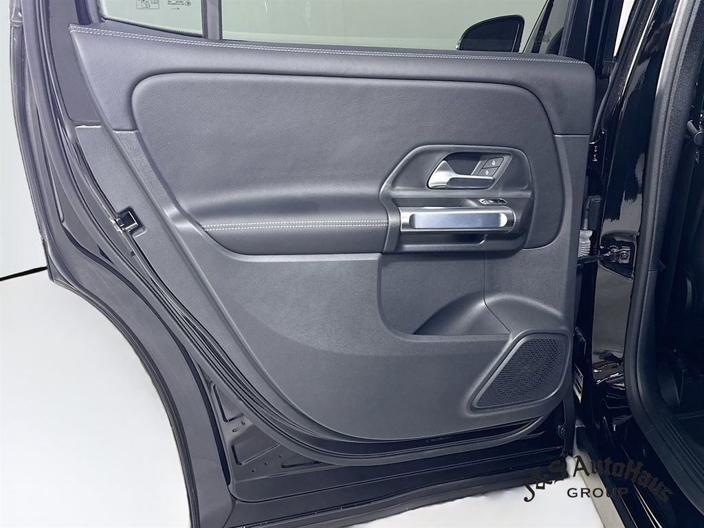 Used 2025 Mercedes-Benz GLB 250 image 30