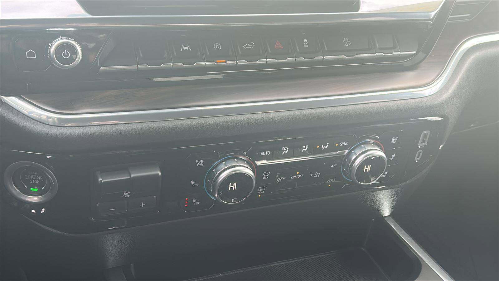 Used 2023 GMC Sierra 1500 SLT image 28