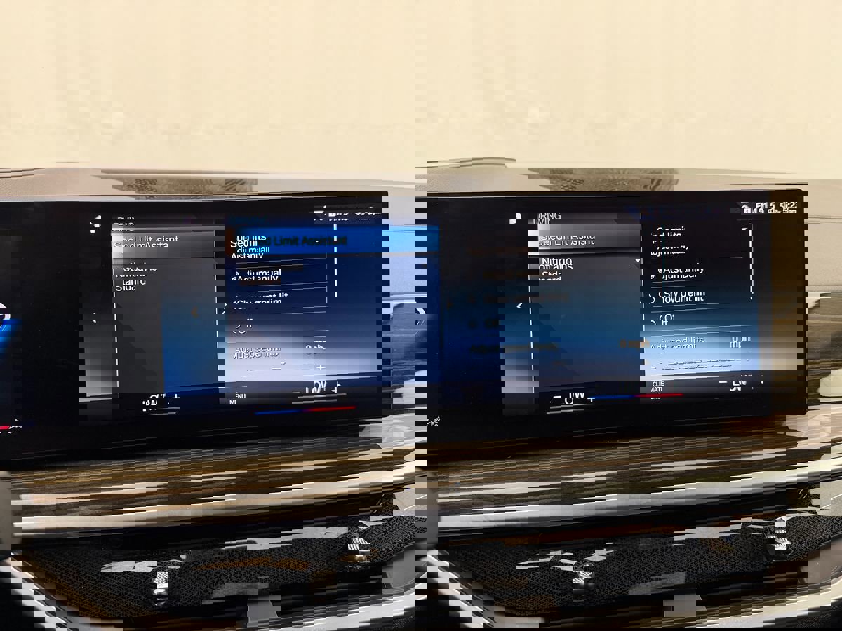 Used 2023 BMW X7 xDrive40i w/ Premium Package image 33