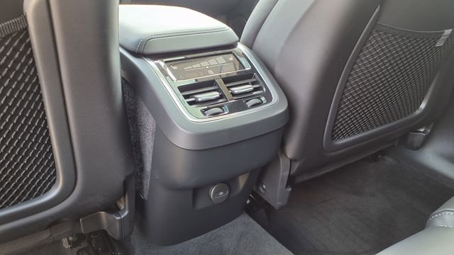 Certified 2023 Volvo XC60 B5 Ultimate w/ Climate Package FWD image 19