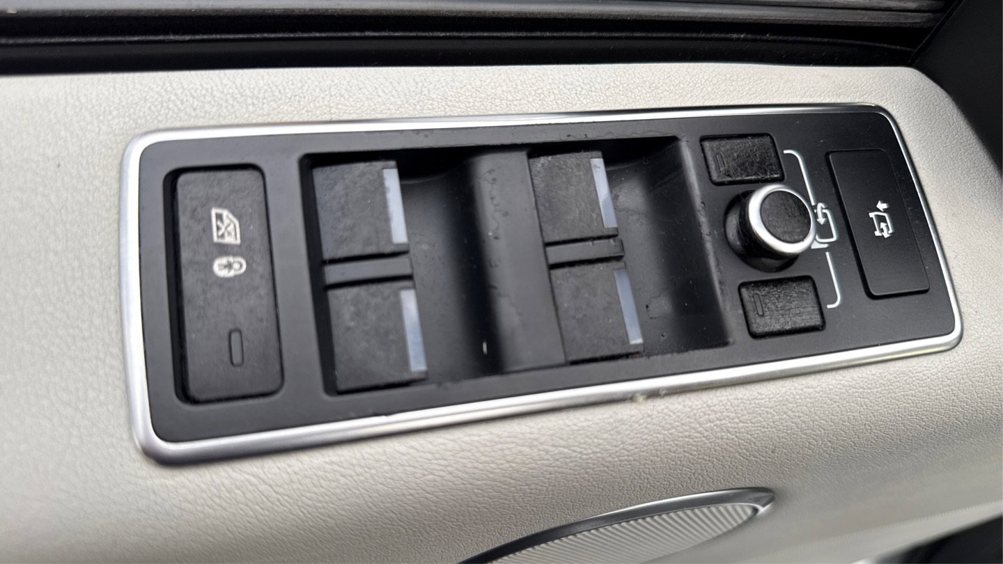 Used 2016 Land Rover Range Rover HSE image 50