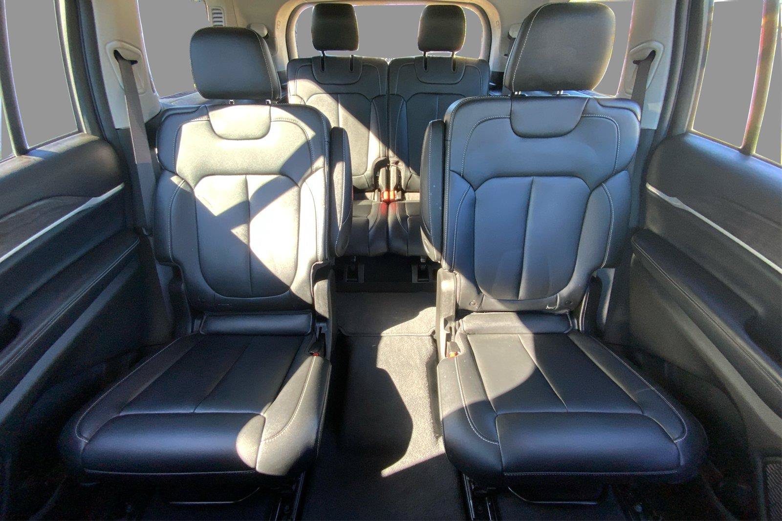 Used 2024 Jeep Grand Cherokee L Limited AWD/4WD image 14