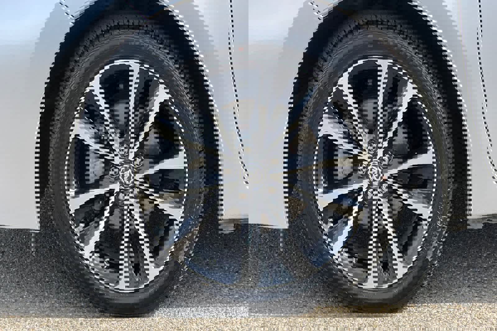 Used 2018 Toyota Corolla SE FWD image 28