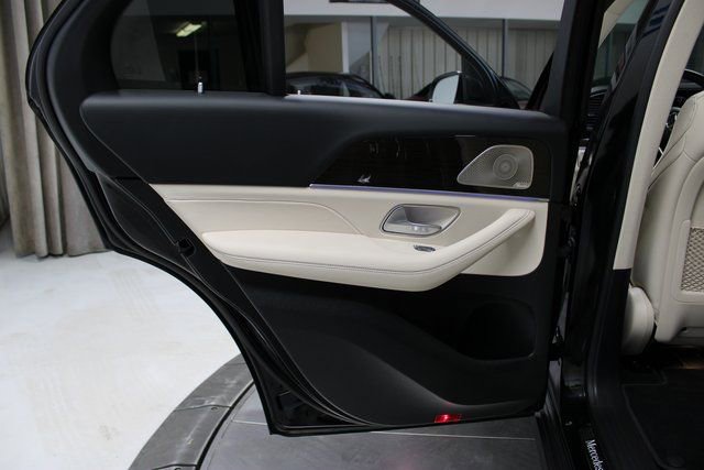 Used 2024 Mercedes-Benz GLE 450e 4MATIC w/ Warmth & Comfort Package image 40