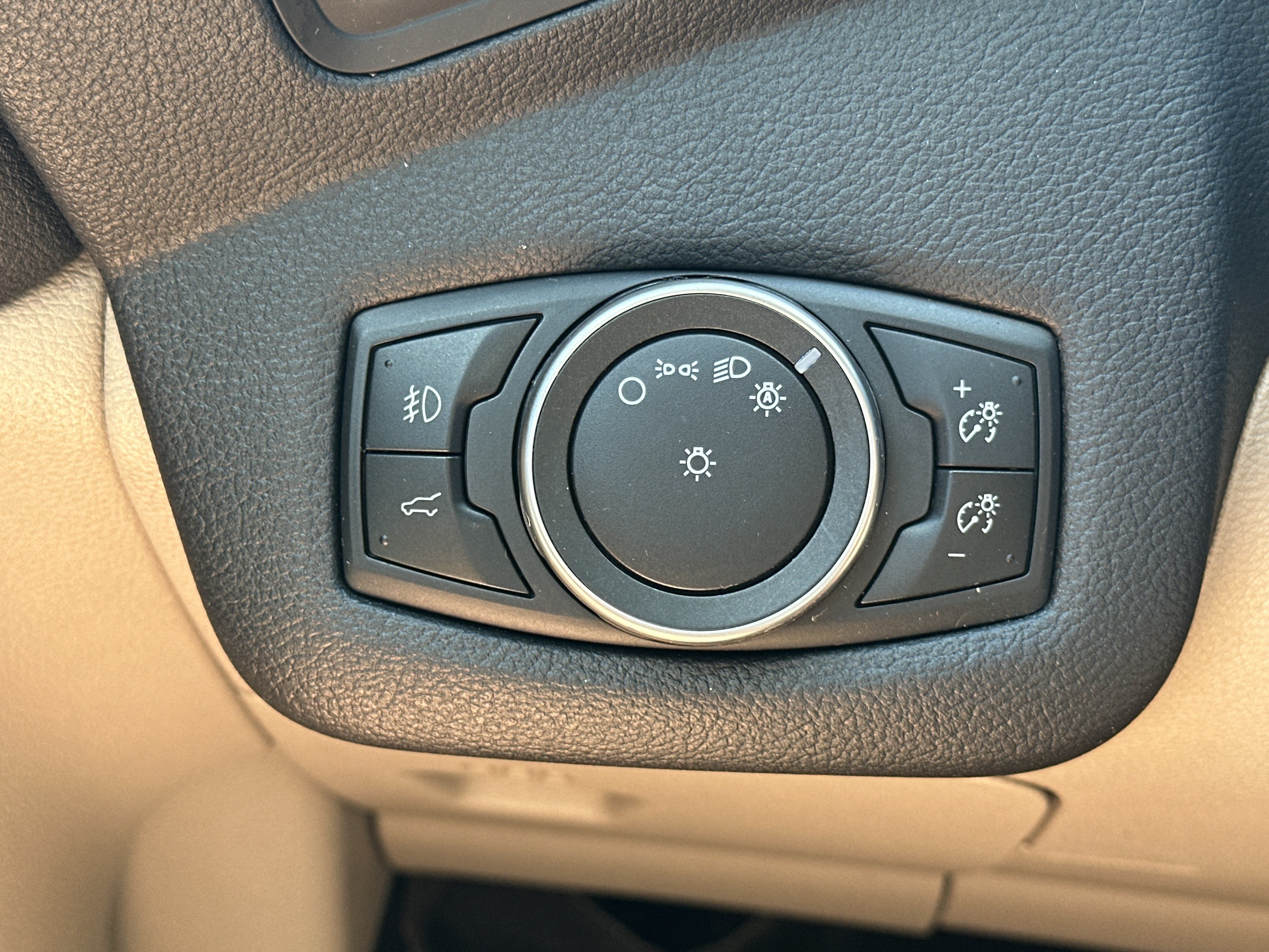 Used 2018 Ford Escape SE FWD image 27