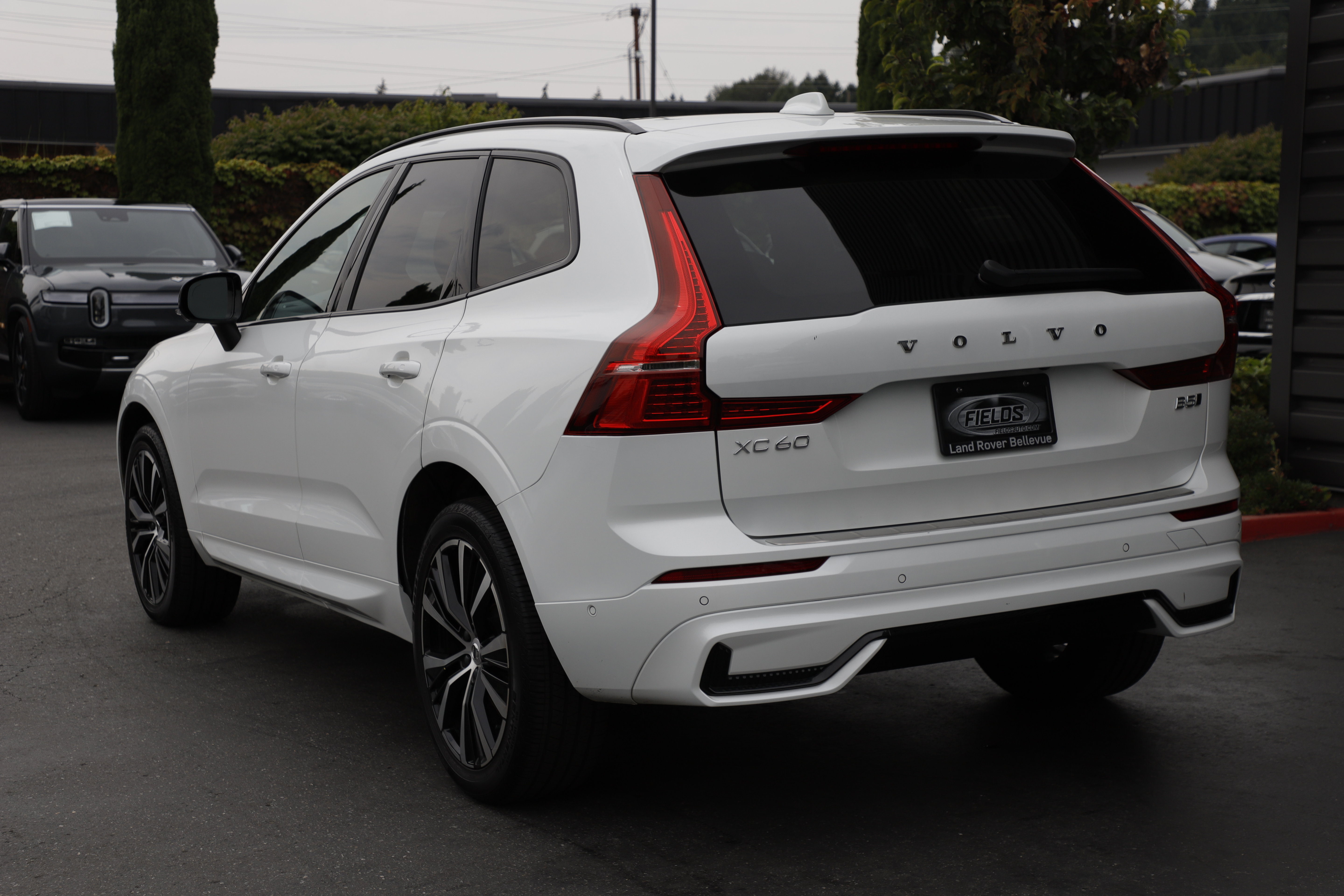 Used 2023 Volvo XC60 B5 Plus w/ Climate Package AWD/4WD image 4