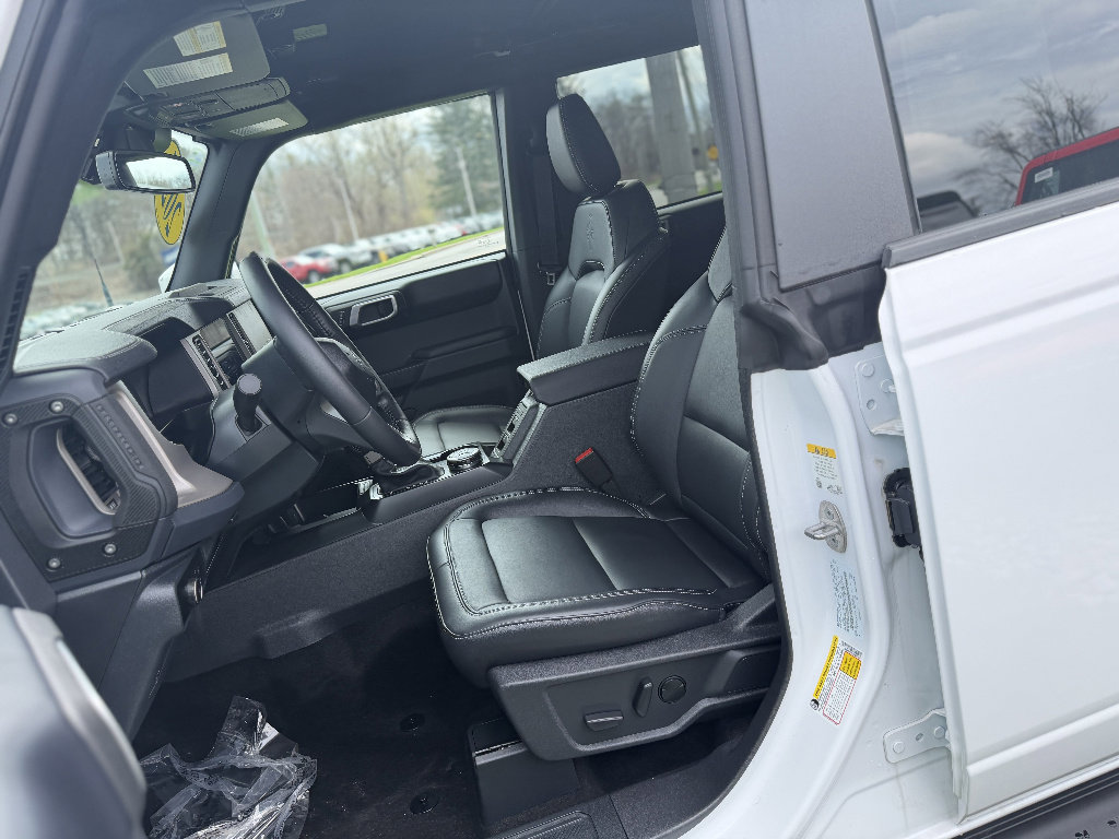Used 2025 Ford Bronco Outer Banks w/ Sasquatch Package AWD/4WD image 12
