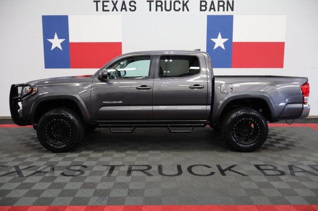 Used 2017 Toyota Tacoma SR5 w/ Tow Package RWD image 1